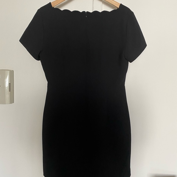 Club Monaco Black Scalloped Crepe Dress Size 12 - Picture 3 of 4